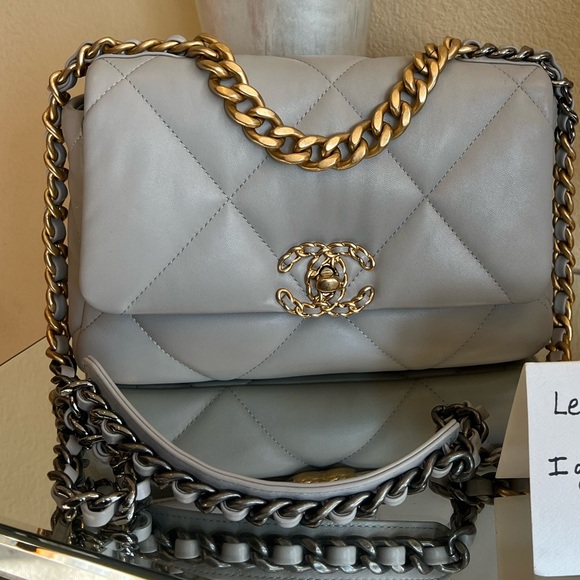 Chanel flap 19 Grey Ghw sold ♥️ - Picture 2 of 13